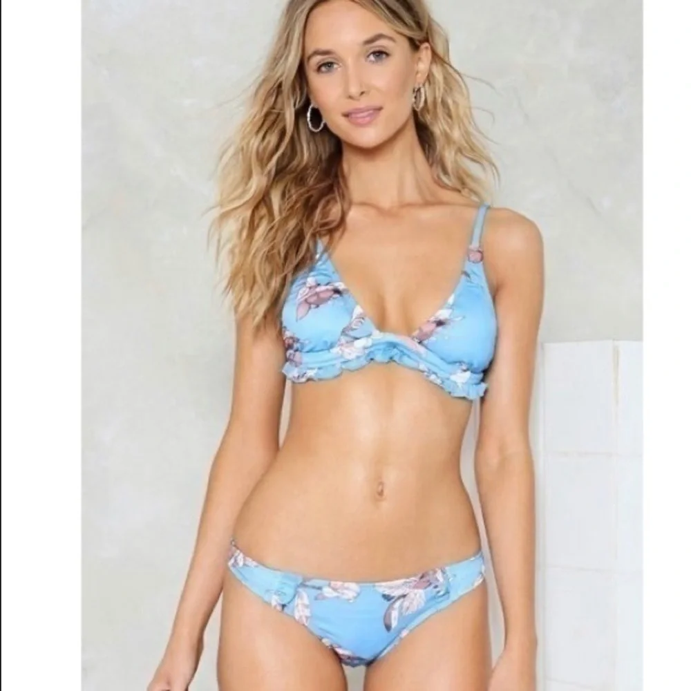 Nasty Gal Blue Floral Ruffle Bikini‎ Set Size Small